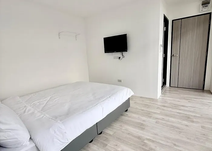Z Rest Silom - เรสท์ สีลม *